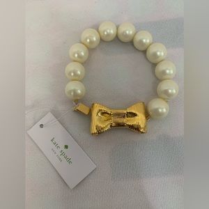 🎁Kate Spade All Wrapped Up Beautiful Glass Pearl & Gold Bow Clasp Bracelet NWT